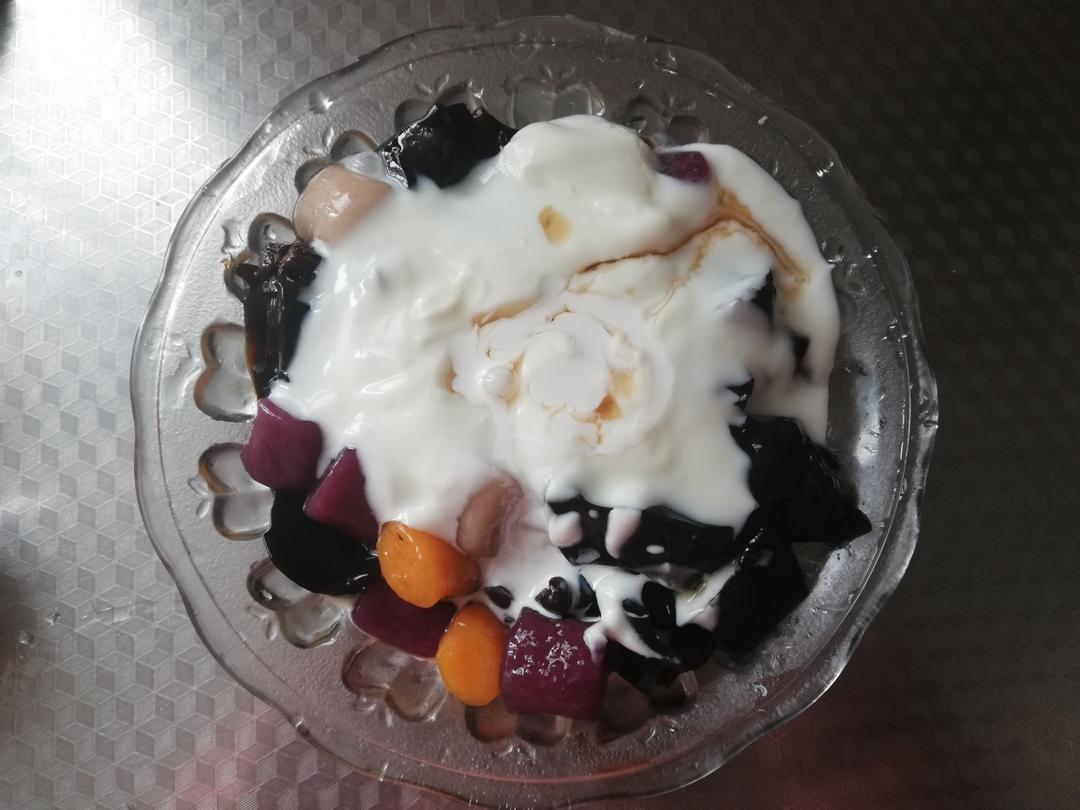 酸奶龟苓膏芋圆的做法