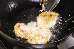下饭神菜「拆骨肉焖荷包蛋」的做法 步骤7
