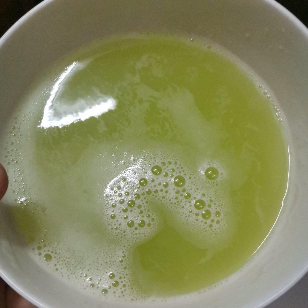 清爽的纯黄瓜汁
