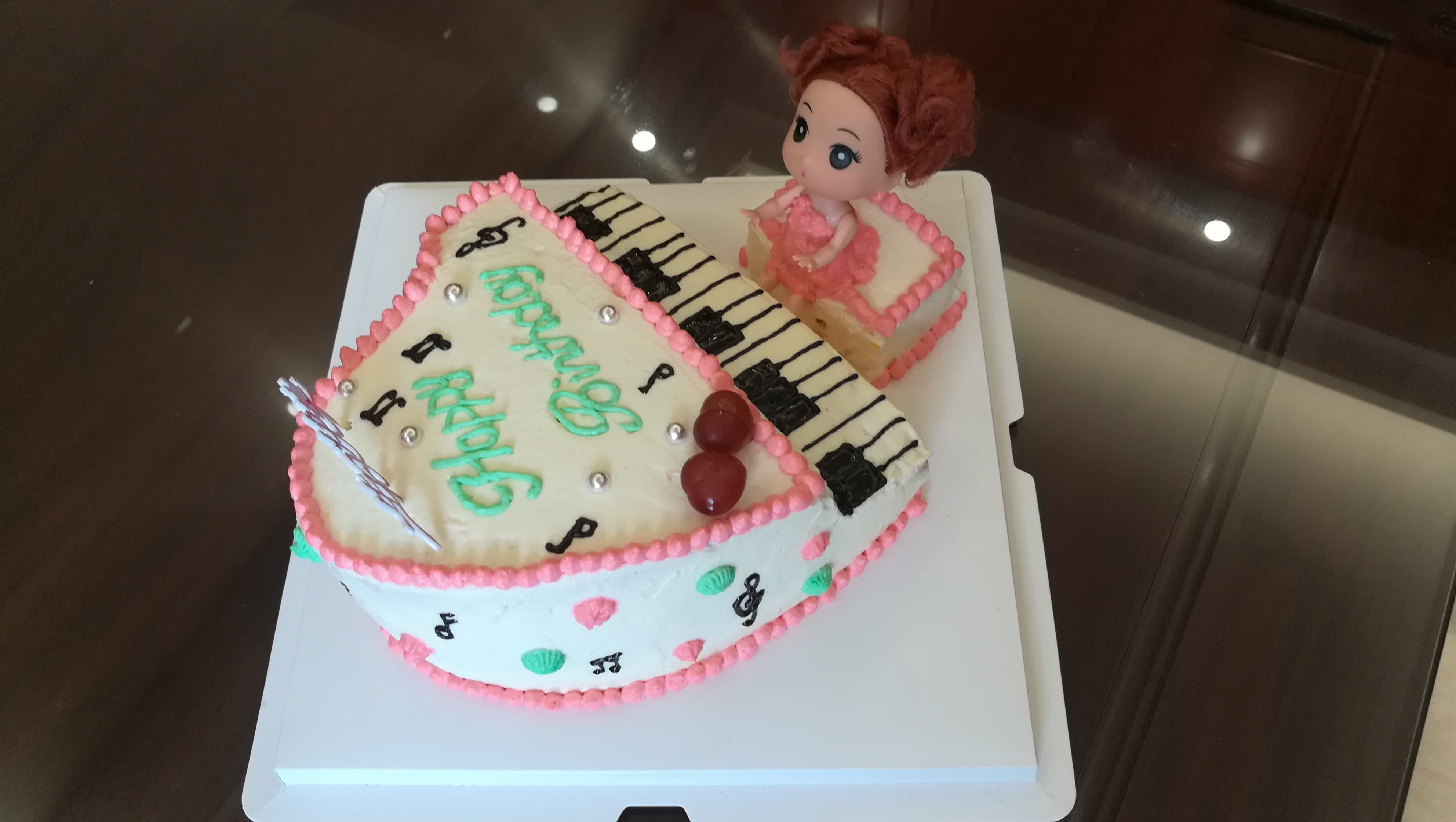 钢琴女孩造型蛋糕