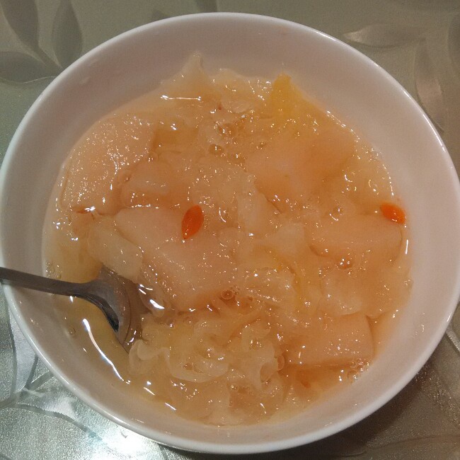 冰糖雪梨银耳汤