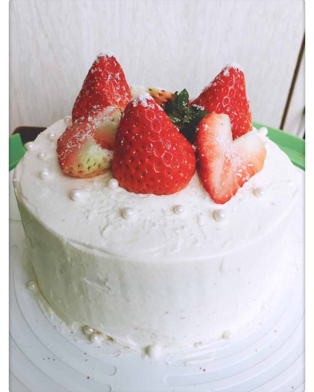 ariahsu做的草莓奶油蛋糕(海绵蛋糕底)