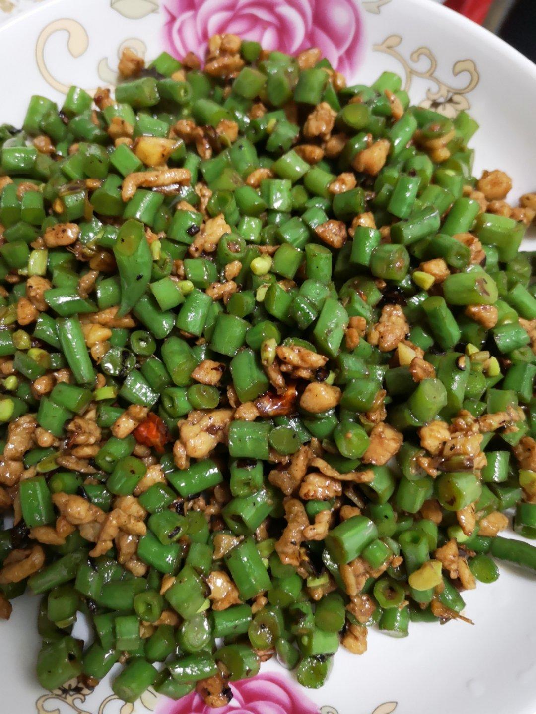 香辣肉末炒豆角 Hot Chili Beans with Pork Mince