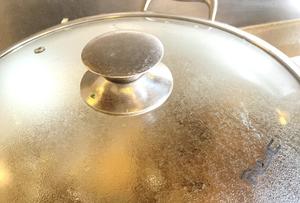 不剩汤汁的椒盐毛豆子炒田鸡的做法 步骤9