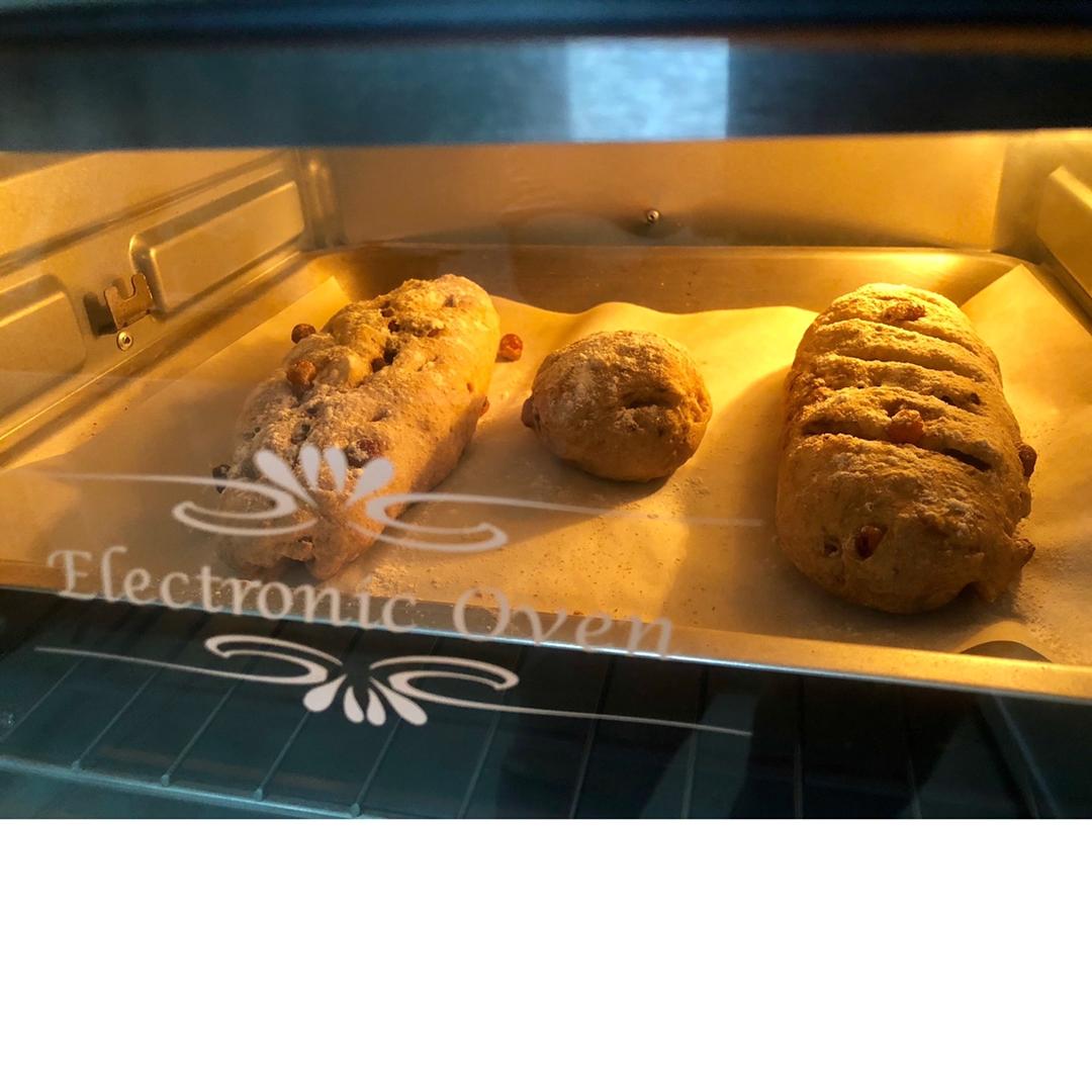 全麦蔓越莓核桃软欧包