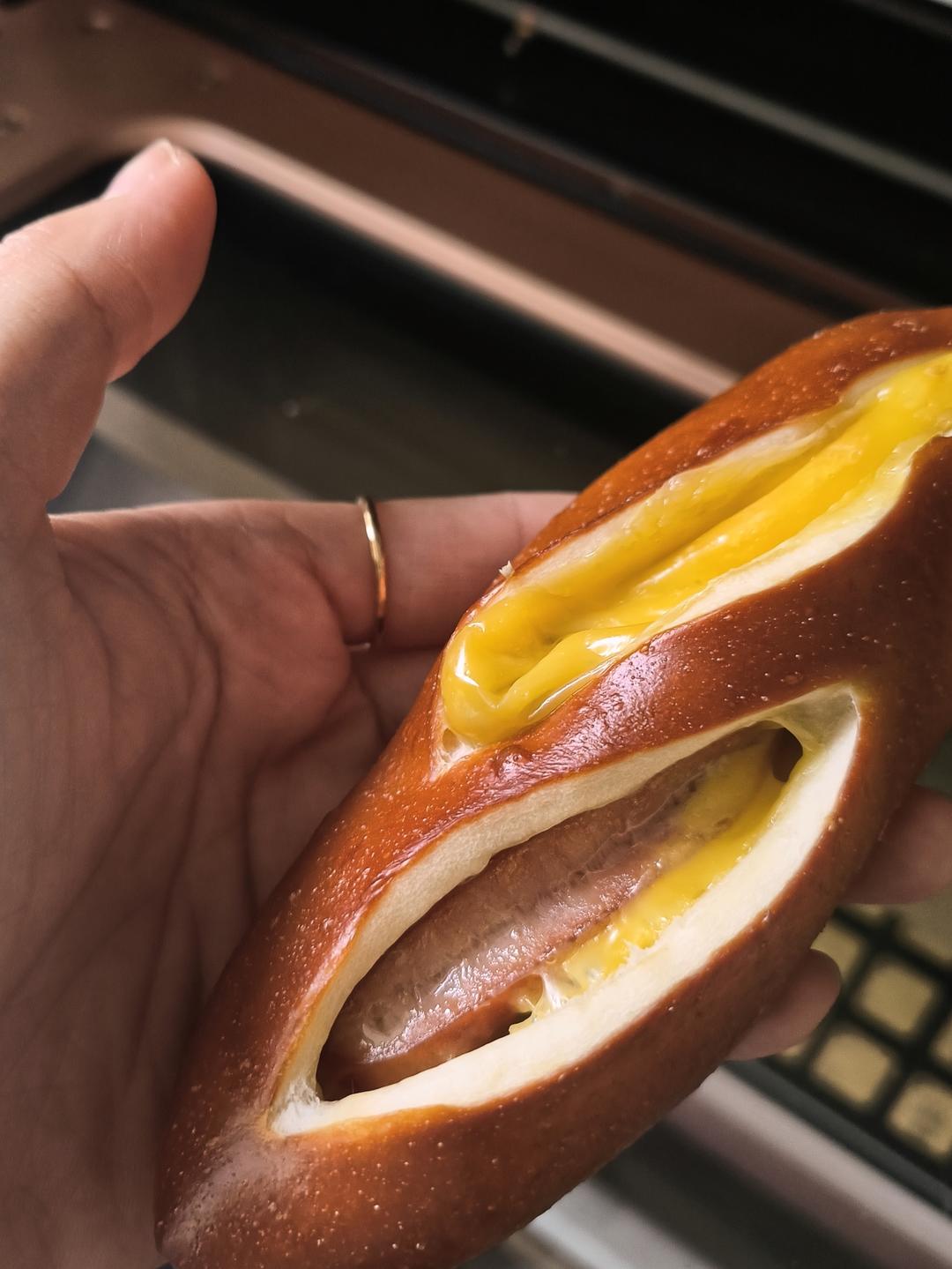 德式香肠芝士碱水棒🥖肉食党的本命面包