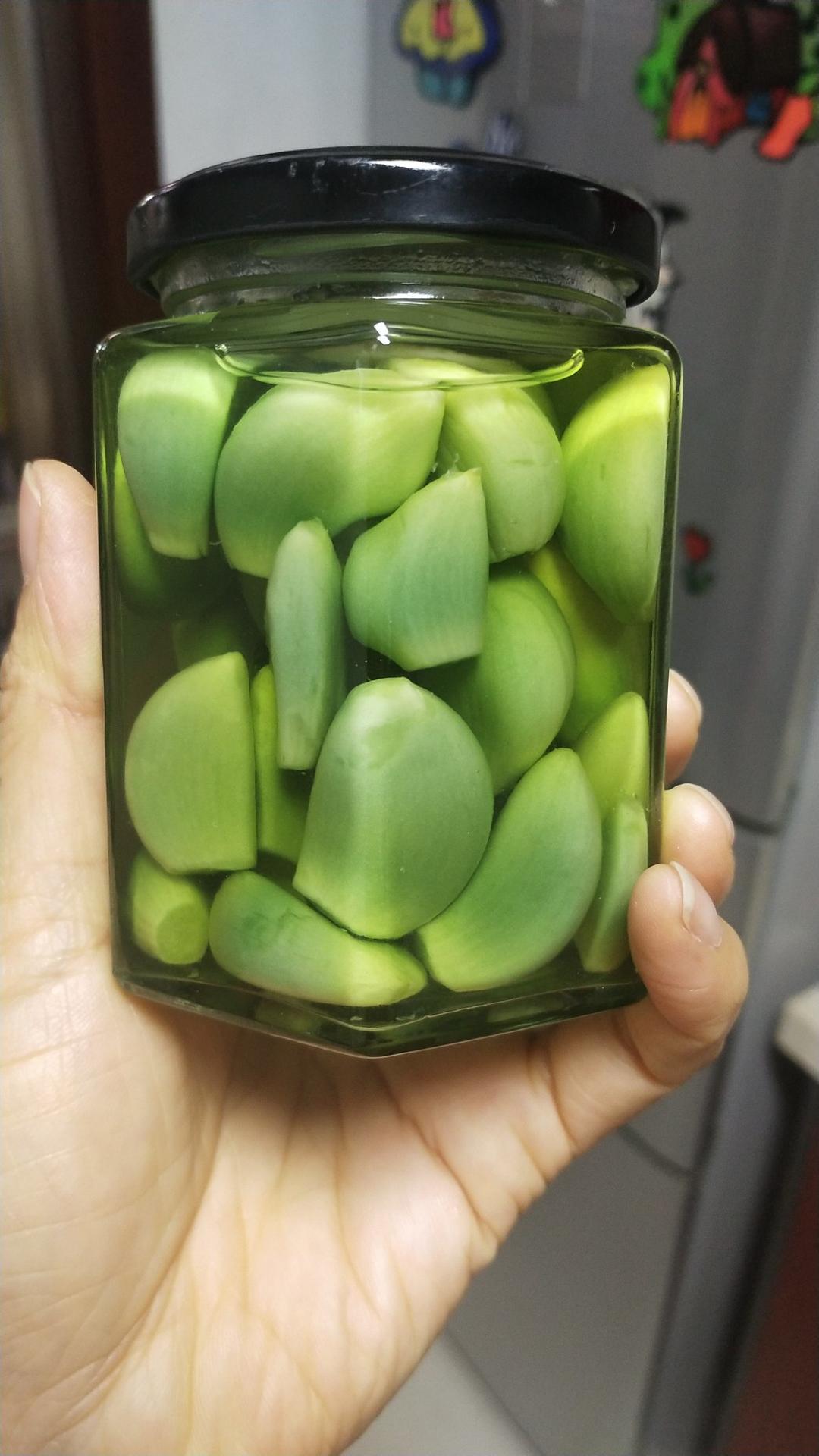 一分钟学会腊八蒜的正宗做法，变绿快速又美味