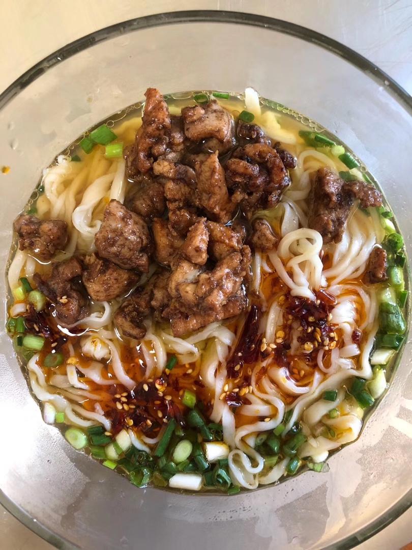 【小高姐】手擀肉臊面  手工做出口感劲道的擀面条