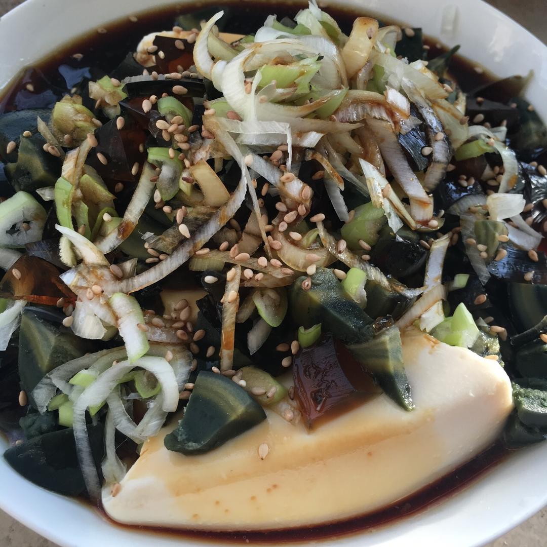 凉拌皮蛋豆腐