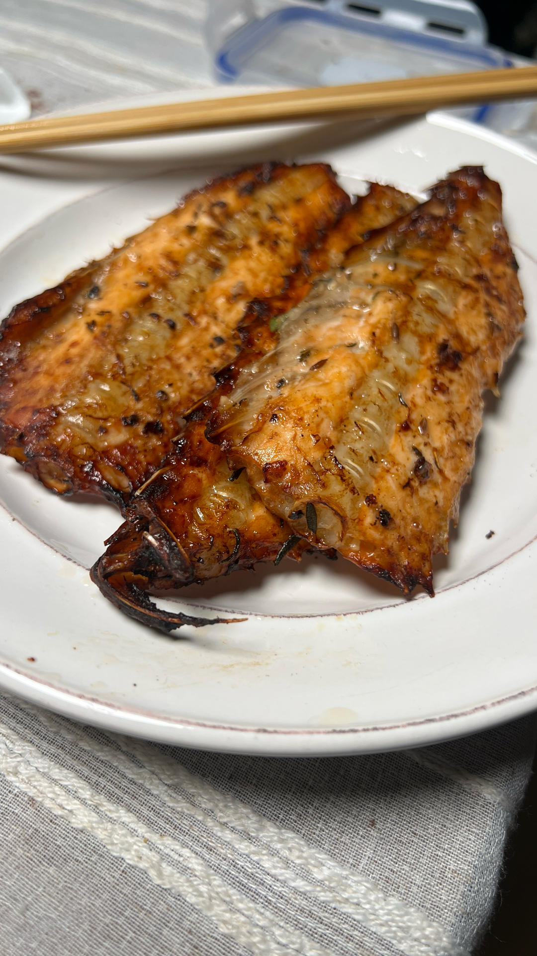 超香无比的烤三文鱼骨（烤箱、空气炸锅均可）