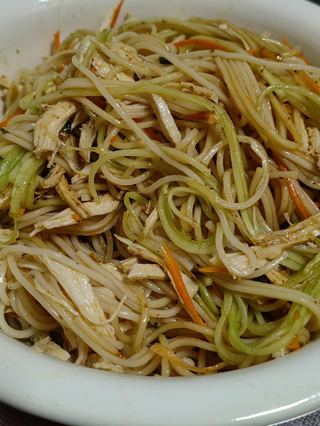 🥒鸡丝凉面