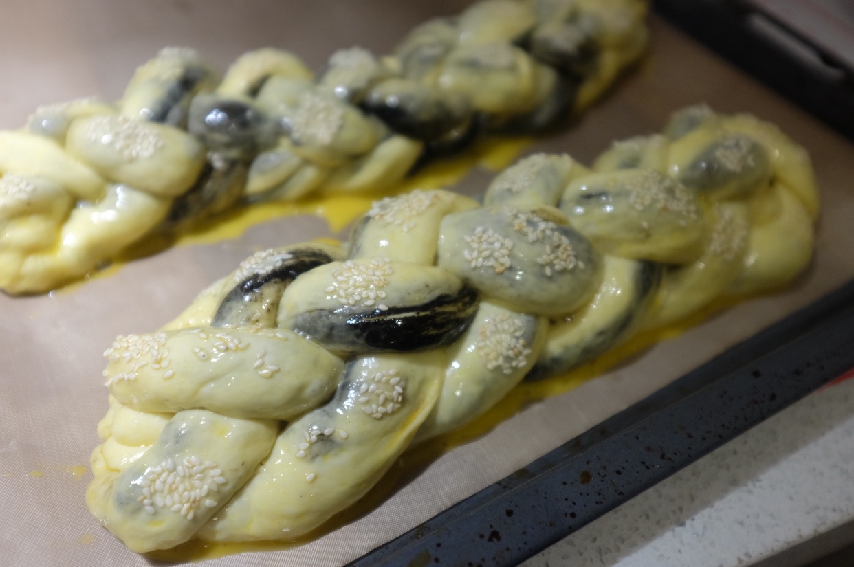 黑芝麻辫子面包