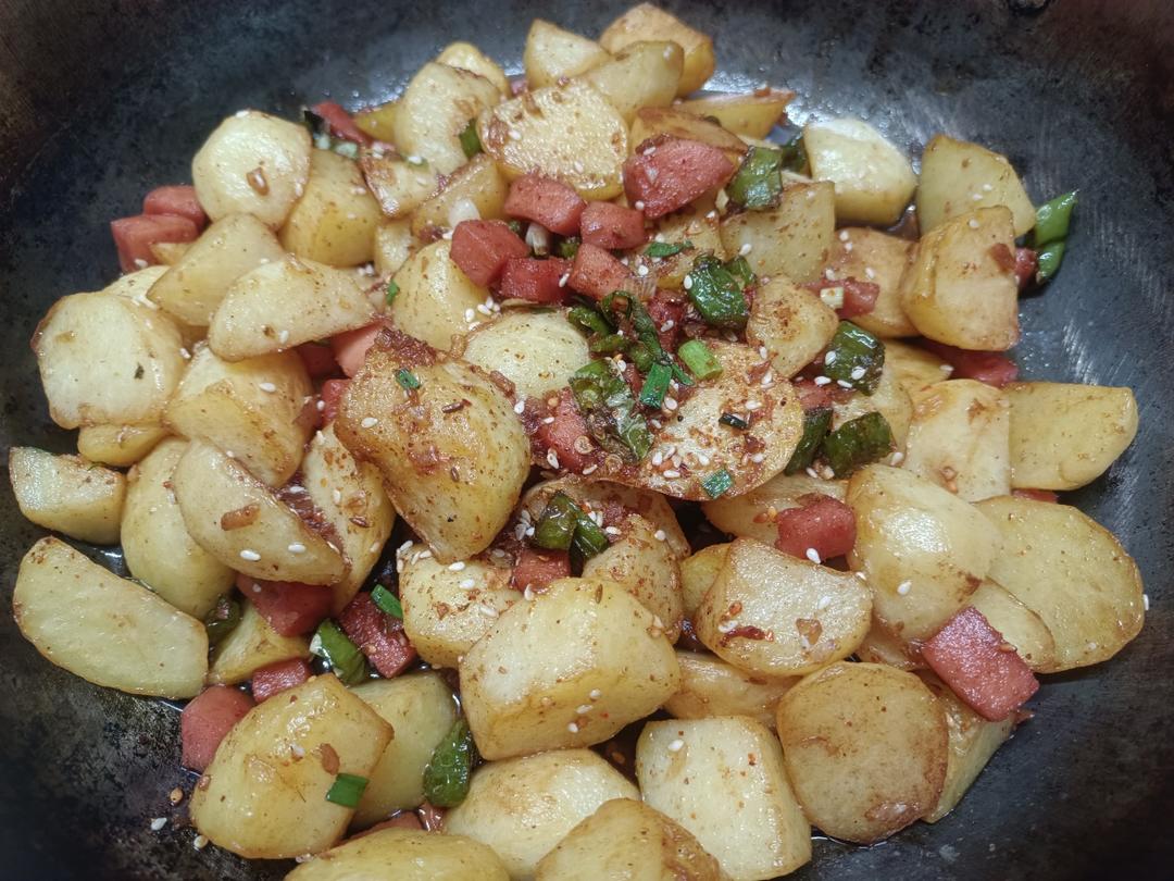 香辣过瘾的孜然土豆火腿，比路边摊还好吃