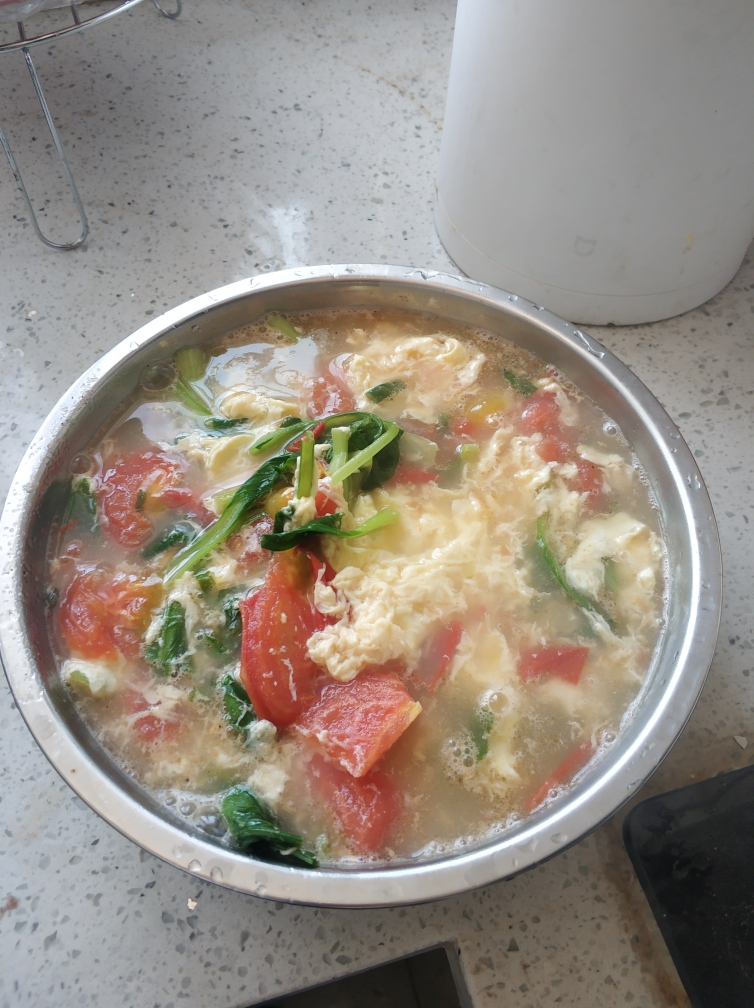 简单又美味的西红柿鸡蛋青菜汤