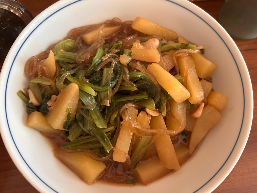 小白菜炖土豆条，东北地道家常菜，从小吃到大的味道，绝对错不了