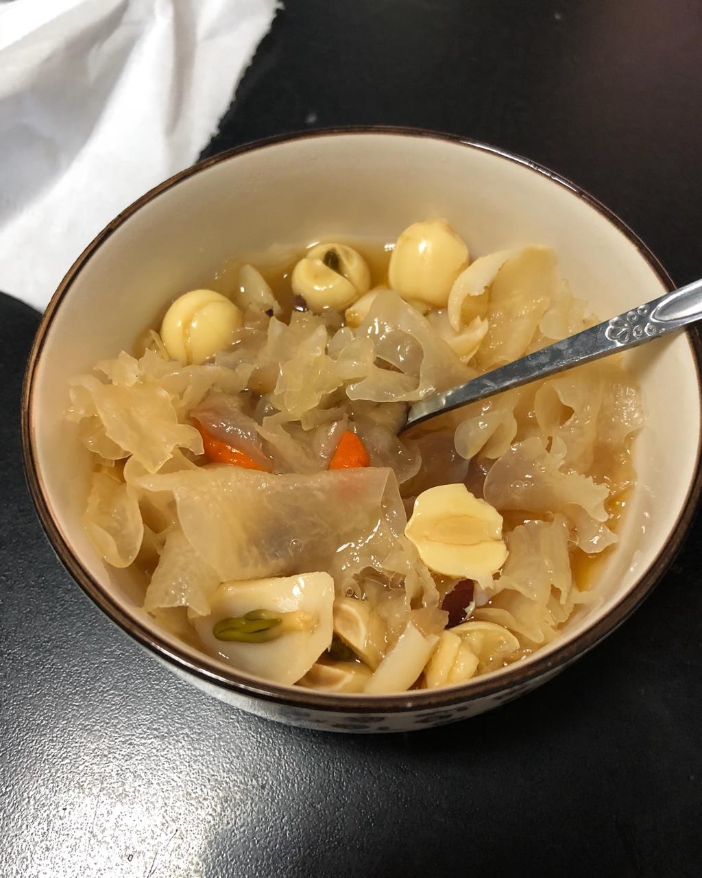 红枣银耳莲子羹
