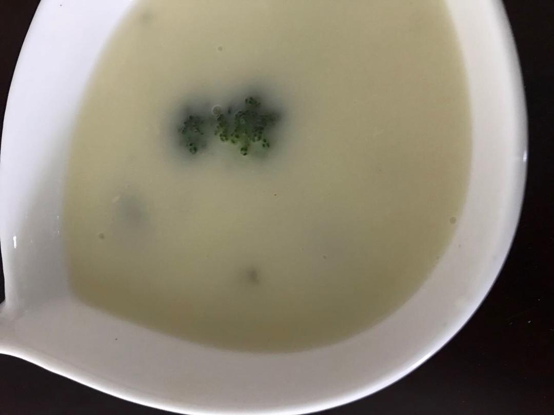 西兰花奶酪蔬菜浓汤