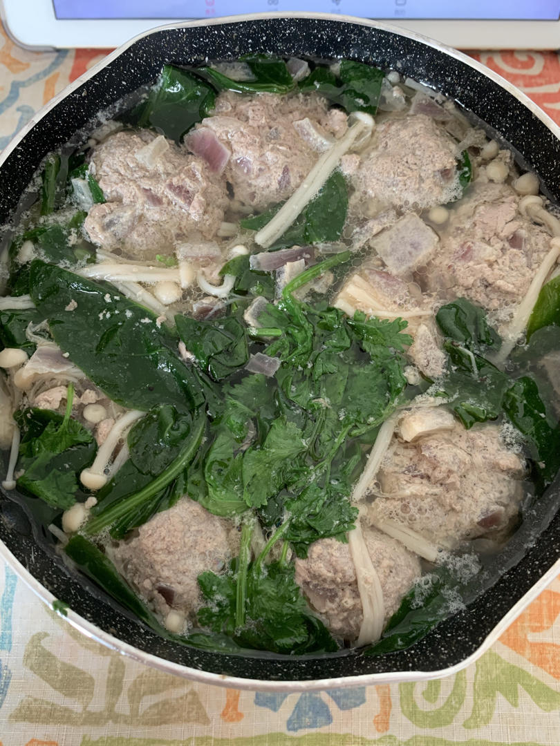 菠菜牛肉丸子汤