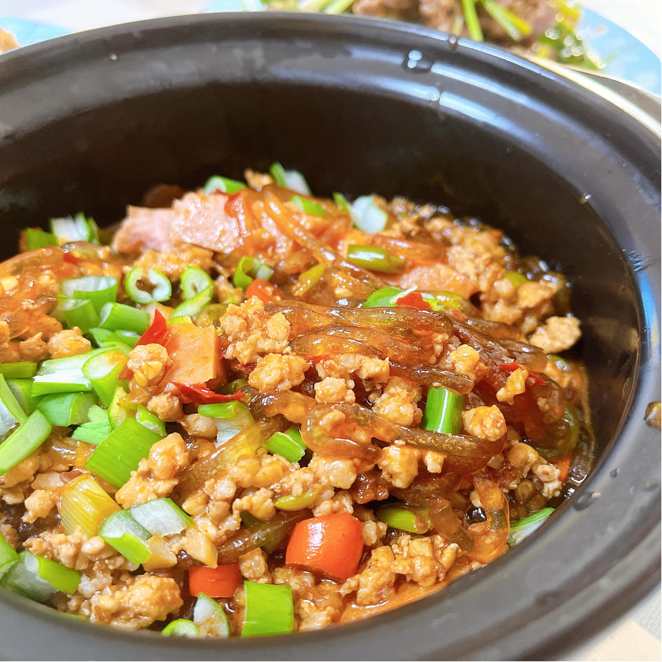 10分钟快手菜，巨下饭的肉沫粉丝煲
