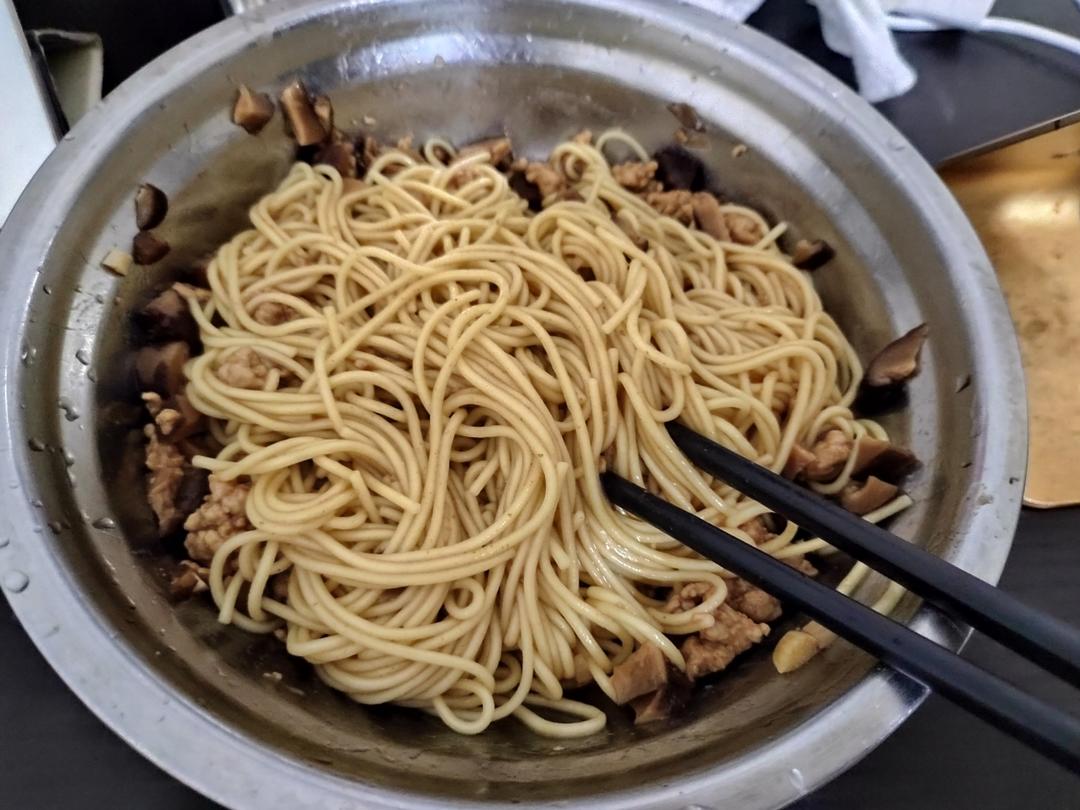 香菇肉末拌面