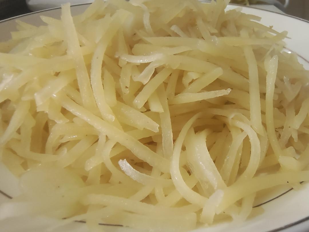 厨师长教你：“炝炒土豆丝”的家常做法，口感爽脆