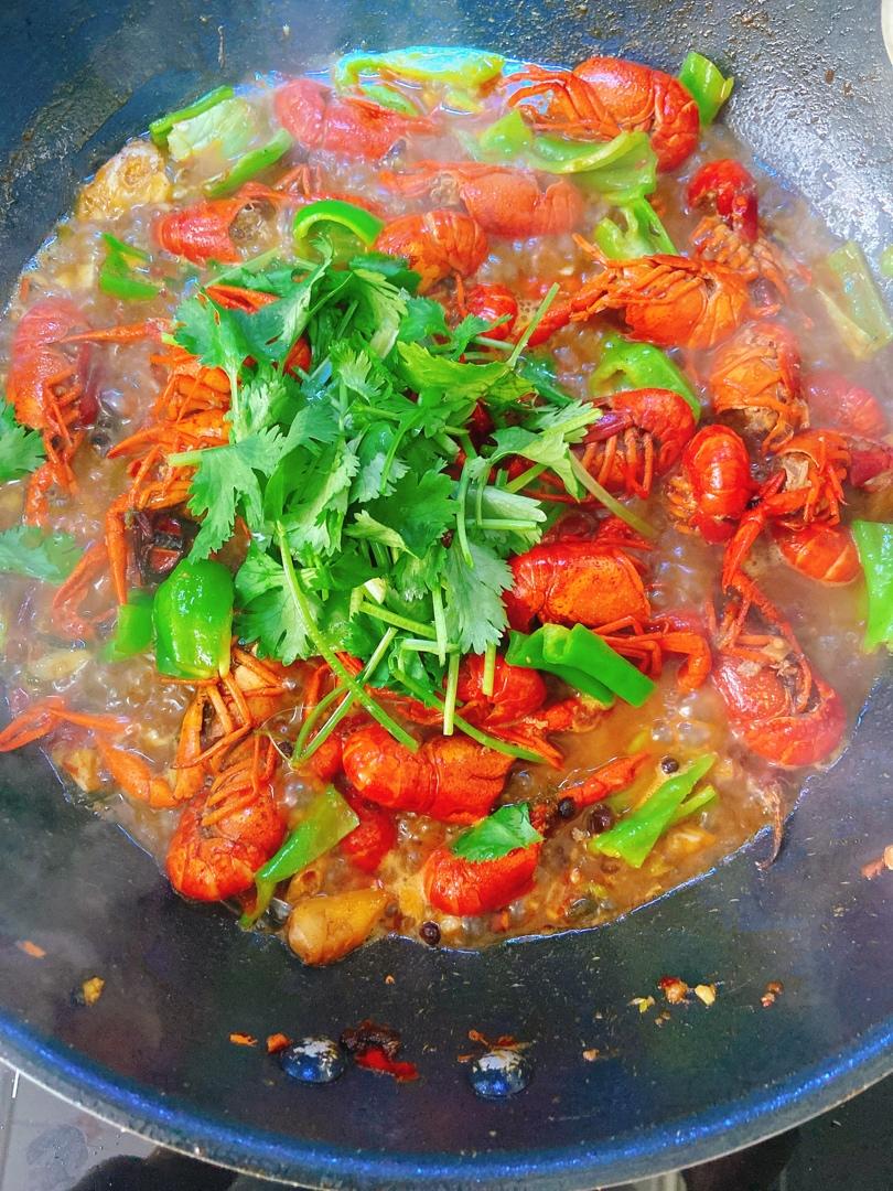 静看云卷云舒妮妮做的麻辣小龙虾独创四川口味