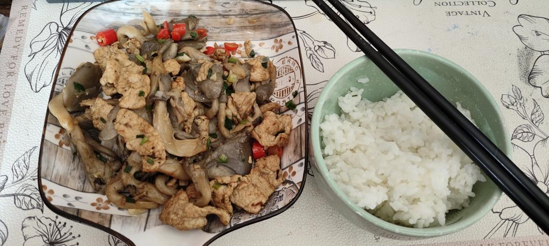 平菇炒肉片