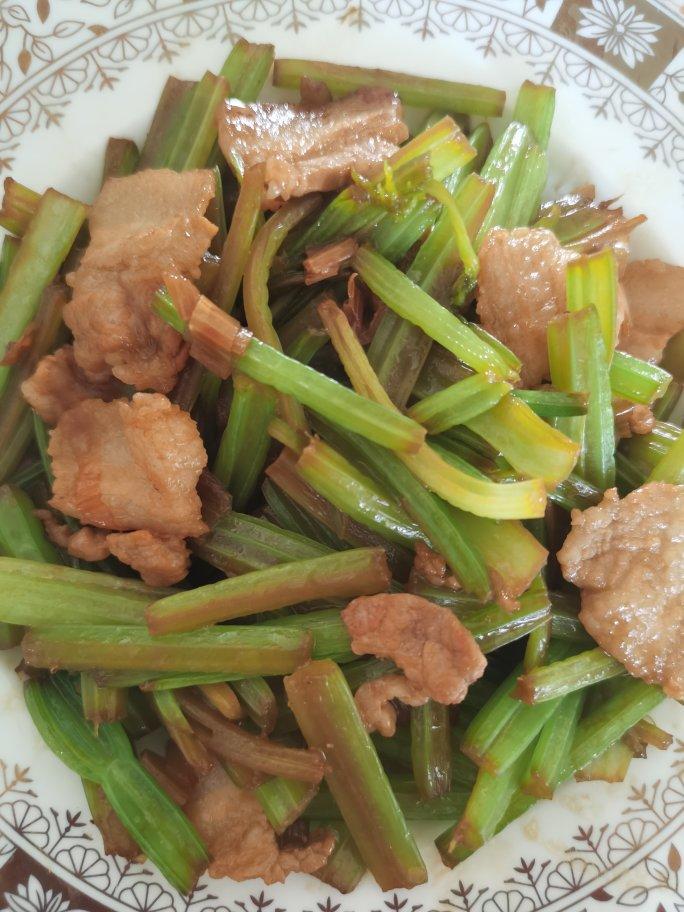 芹菜炒肉
