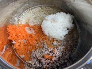 宝宝成熟期辅食-牛肉胡萝卜豆芽稀饭（12个月以上）的做法 步骤3