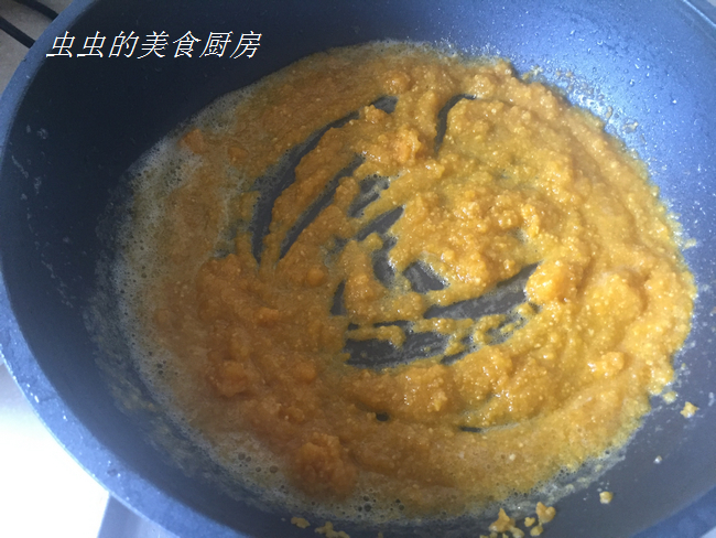 咸蛋黄系列：咸蛋黄虾仁/金沙虾仁的做法 步骤8