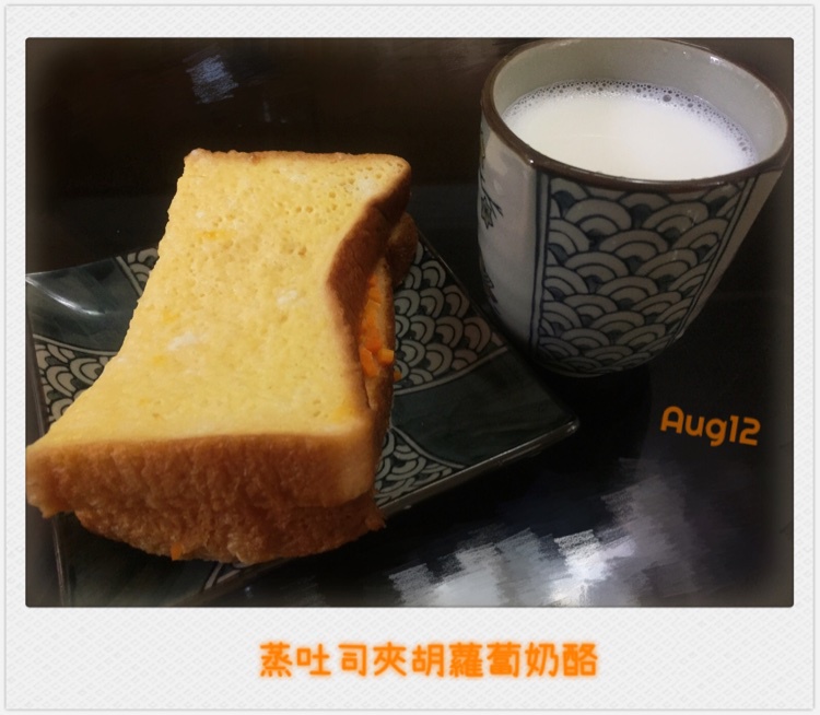 蒸全麦土司夹玉米奶酪