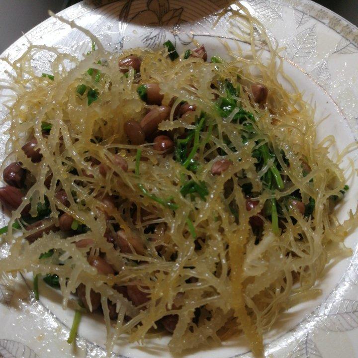 瑛子和林子做的凉拌石花菜