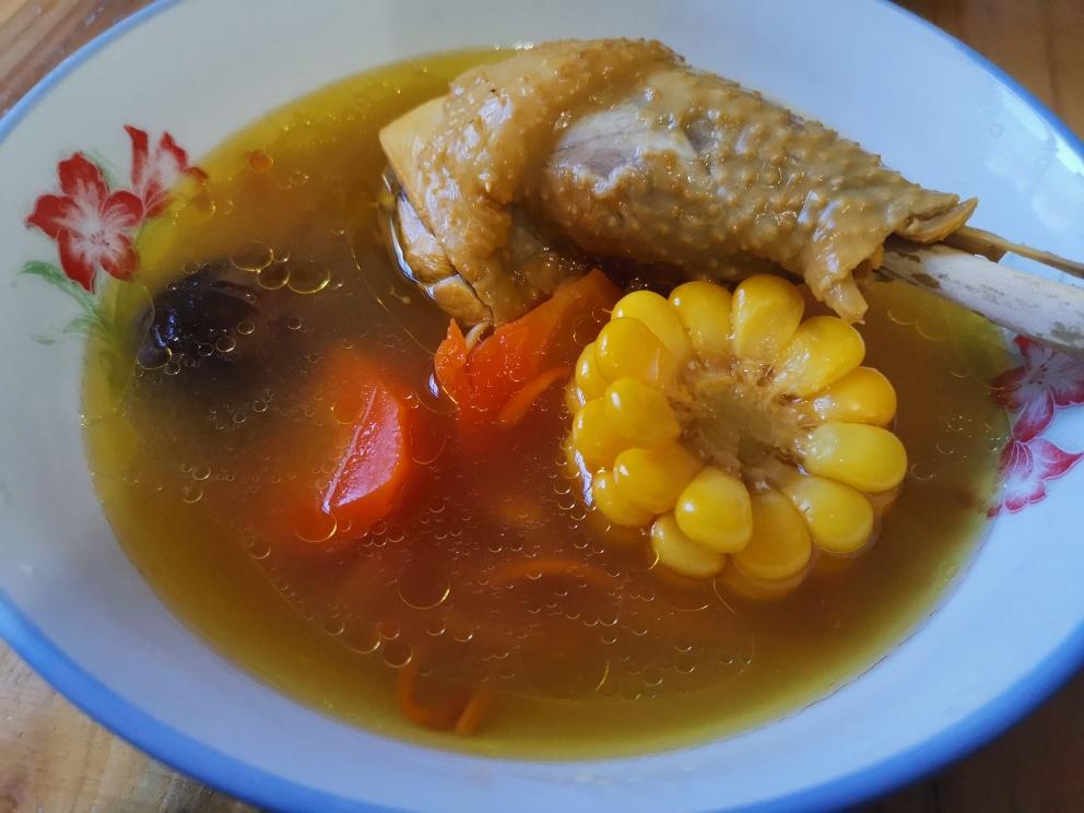 美味的青脚土鸡汤