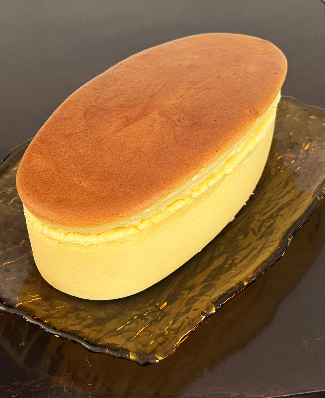 一晚上的等待果然是值得的，这是一款好吃的芝士蛋糕