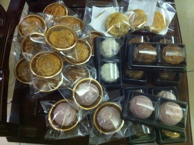 广式蛋黄莲蓉月饼