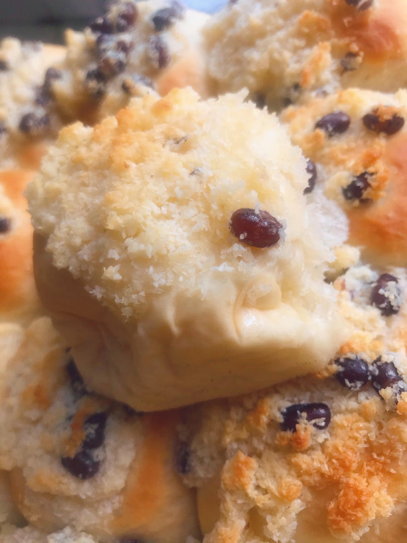 椰蓉蜜豆泡浆面包