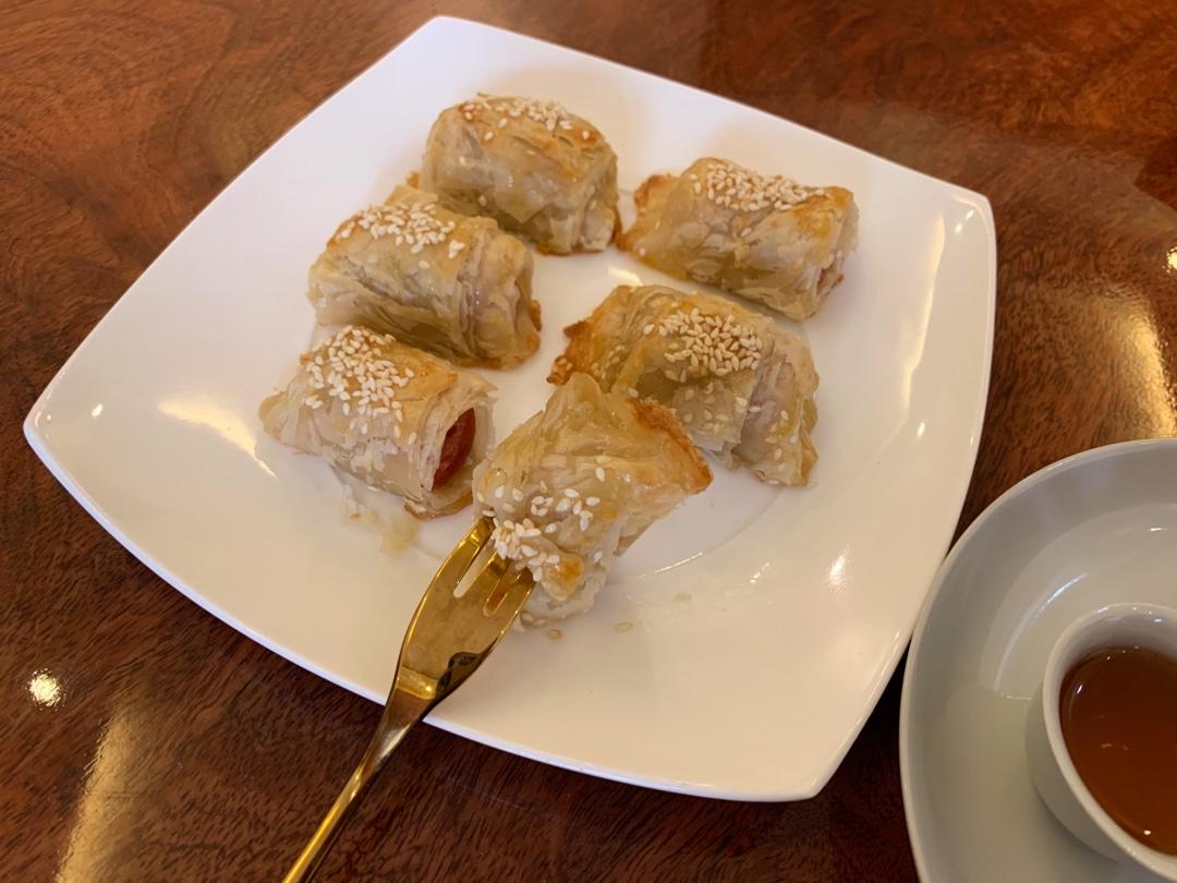 香肠酥皮卷：手抓饼皮还能这样吃，不用和面快速搞定早餐