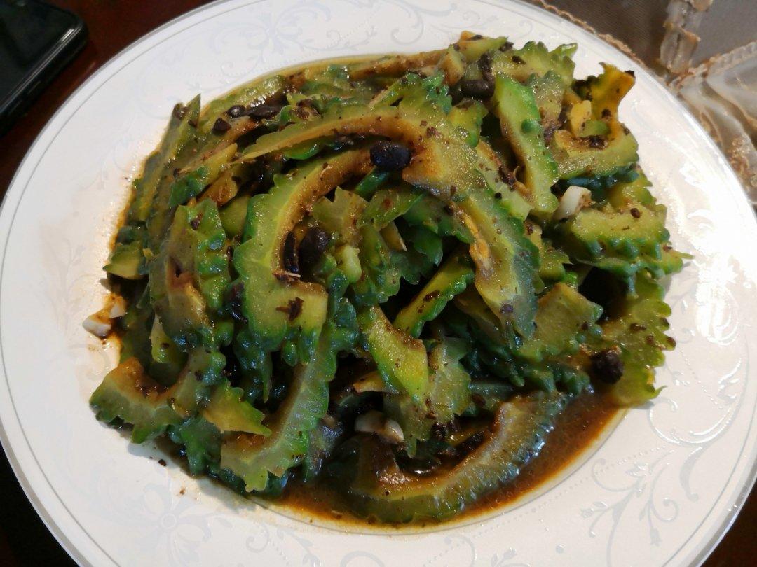 豆豉鲮鱼炒苦瓜