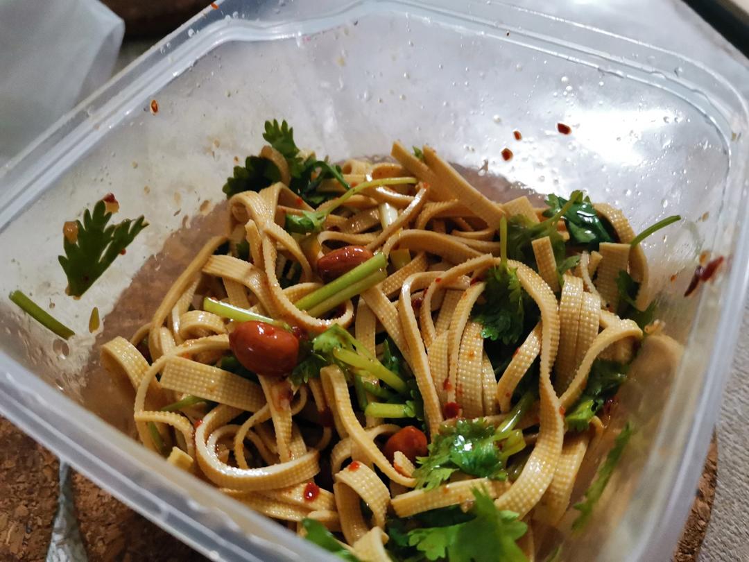 不一样的凉拌千张丝（豆皮）