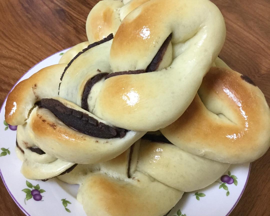 新手零失败的红豆沙辫子面包（附手揉手套膜秘诀）