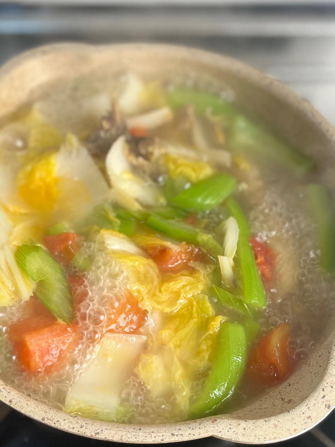 番茄丝瓜娃娃菜鸡骨头汤