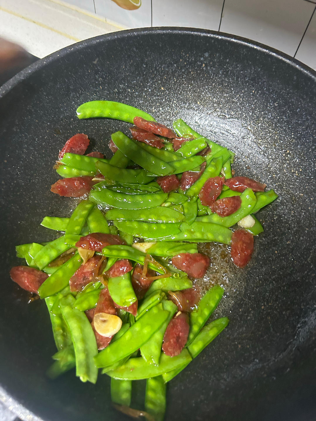 无比简单的荷兰豆炒腊肠，营养又好吃～！