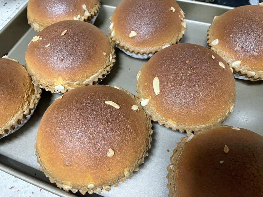 万能的、超级方便的百分百中种冷藏发酵法面包、菠萝包