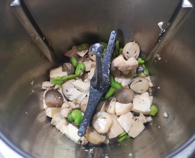 草菇蚕豆烧豆腐的做法