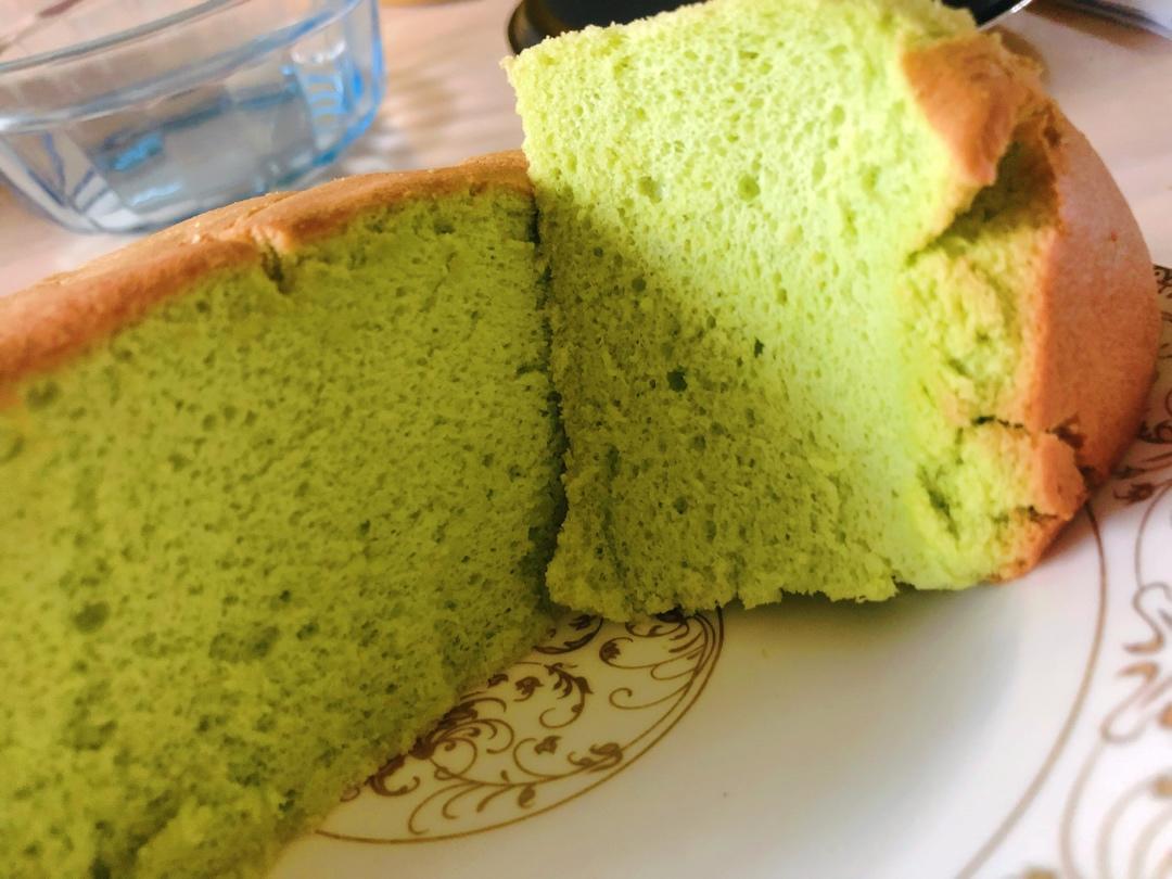 新马驰名绿蛋糕～班兰戚风蛋糕 (Pandan Chiffon Cake)