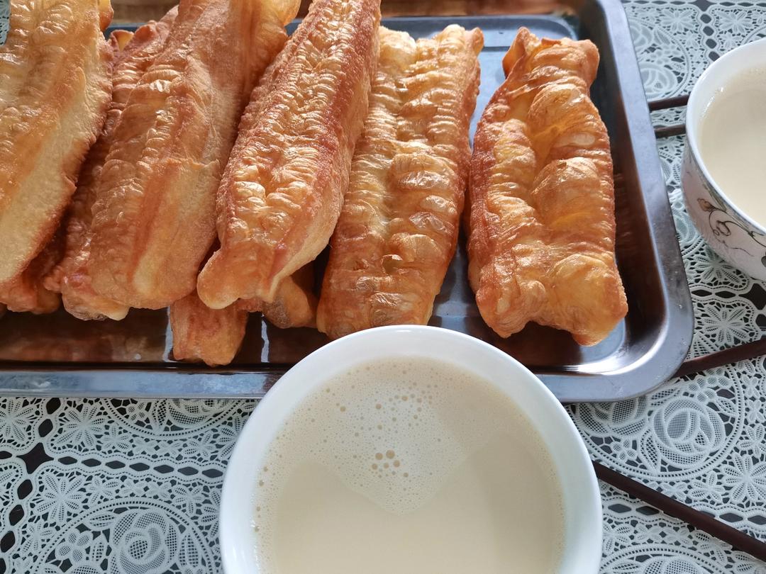 油条这样炸 一看就会做了也不废 酥香可口各个空心 附细节视频详解