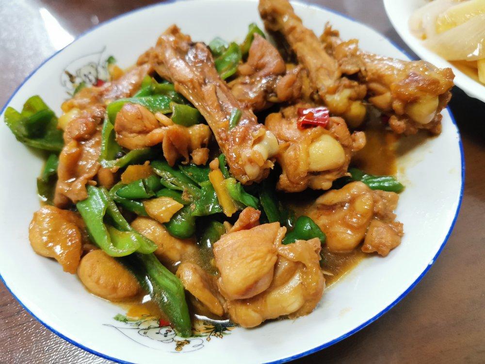 羧基做的青椒炒鸡腿肉(大厨级别)