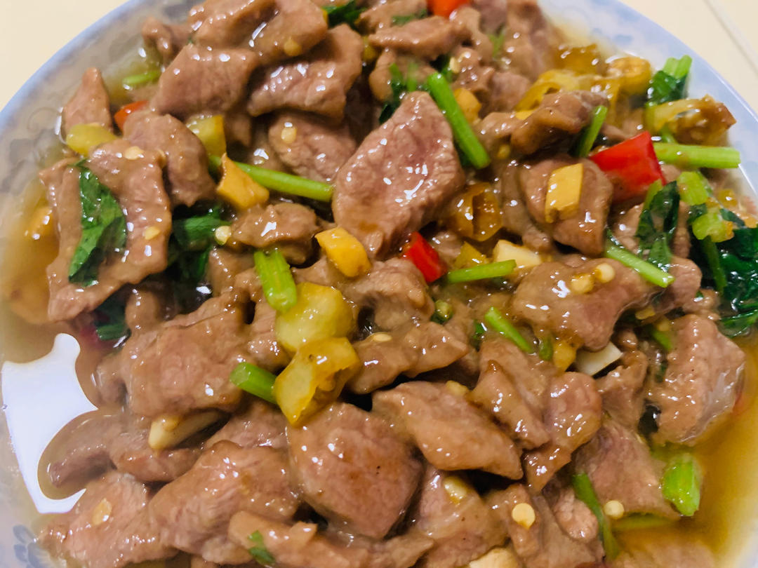 小炒黄牛肉，肉嫩味香！太好吃了简直是米饭杀手！