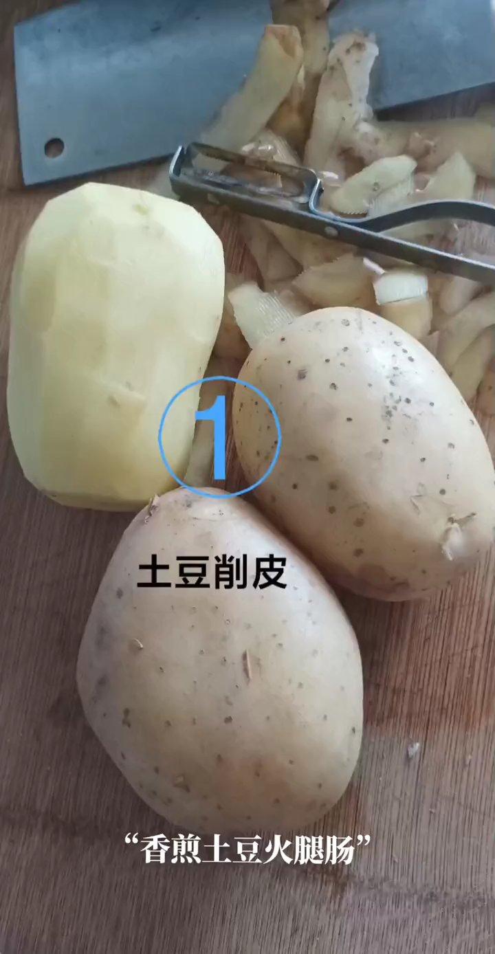 经典下饭神器———青椒火腿炒土豆片