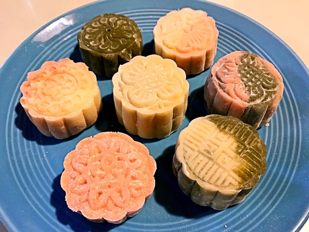 绿豆沙蛋黄冰皮月饼